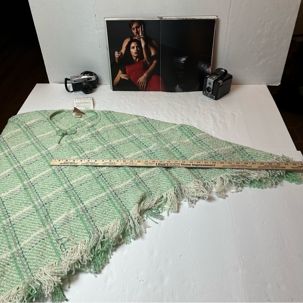 Boyne Valley Weavers Shawl NWT - Picture 4 of 12